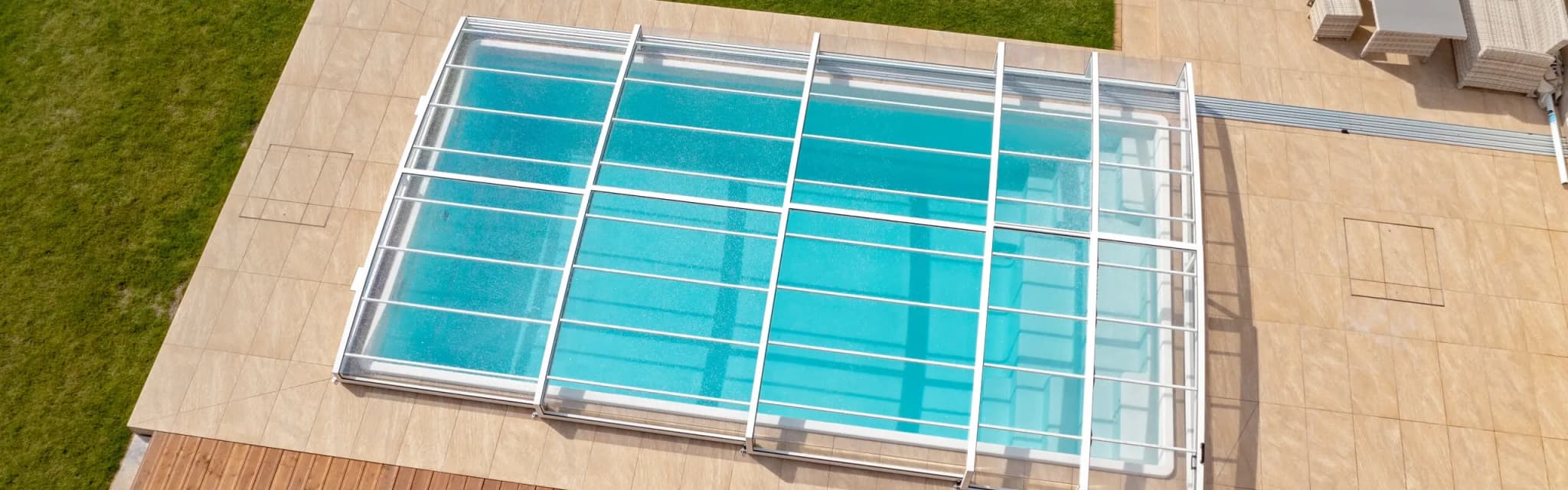 Aquacomet medencefedés